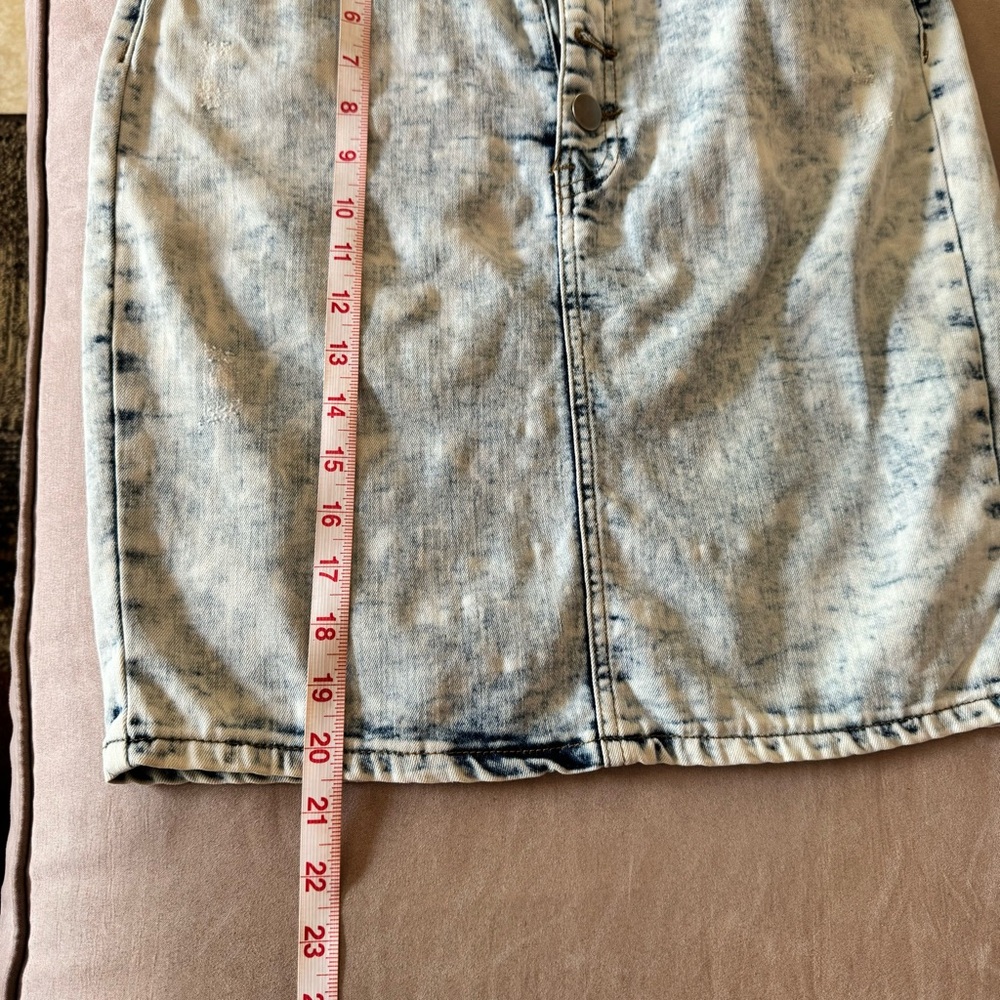BLUE FAITH. Distressed Jean Skirt. Button Closure. Size Small. Two front pockets - Picture 9 of 14